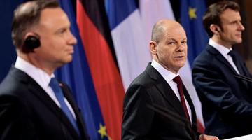 一场始于“地产收购”的荒诞闹剧，最终演变为震动全球的政治危机。当主权尊严遭遇霸权关税，欧洲8国不再沉默，一场关于尊严、主权与霸权的较量正在上演。